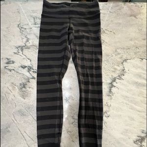 Lululemon striped wunder under sz 4 28” LIKE NEW